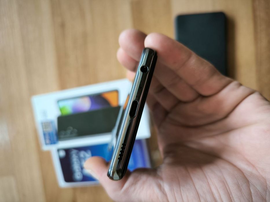 Samsung a52 телефон