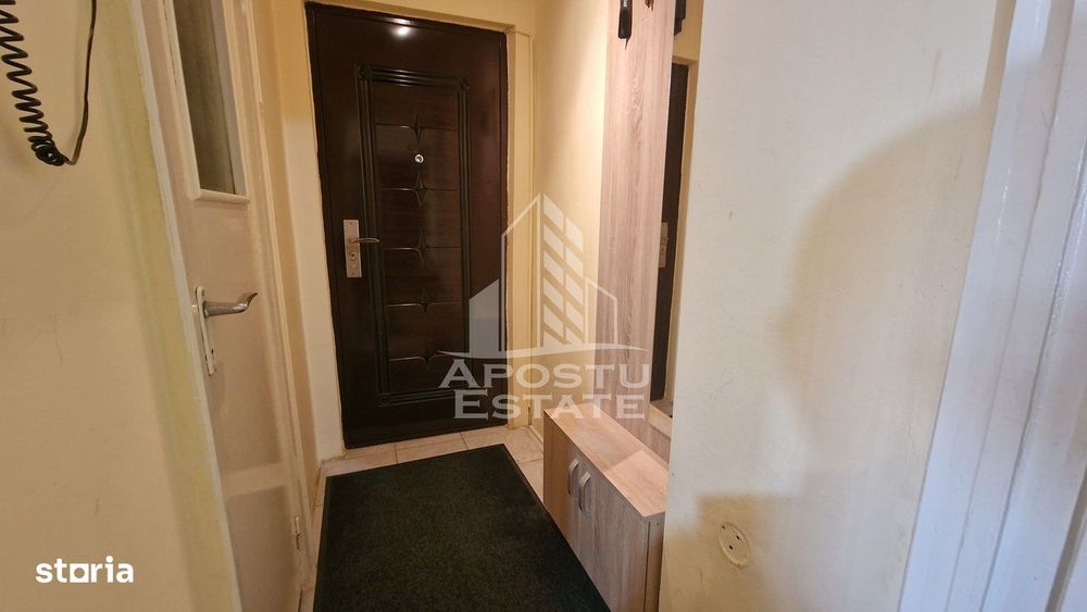 Apartament de vanzare cu 3 camere, centrala proprie, zona Dacia
