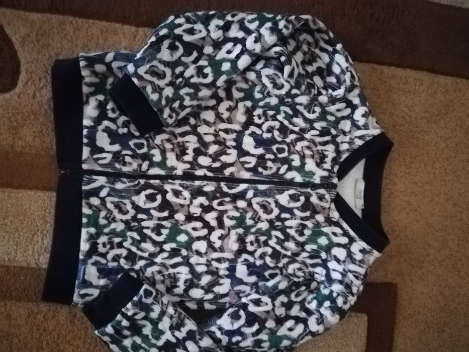 Geaca varsta 6-7ani, satre foarte buna.