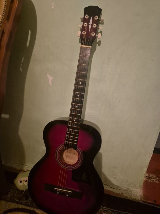 Гитара сатылады.