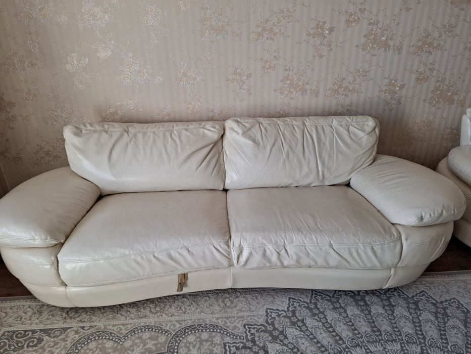 Отдам диван и кресло