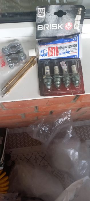 Продам свечи, клемы, лампочки