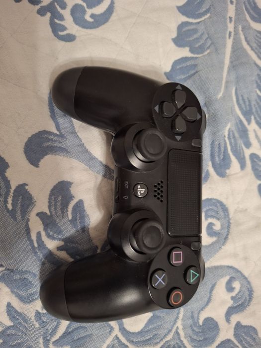 Игровой джостик ps4