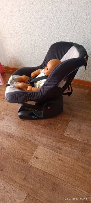 Автомобильное кресло