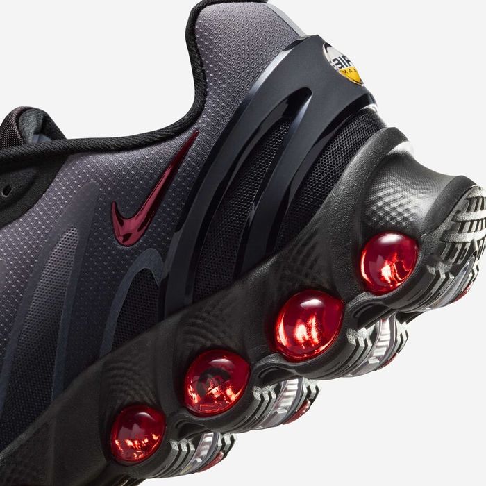 Оригинални мъжки маратонки Nike Air Max DN8 (Black / Crimson)