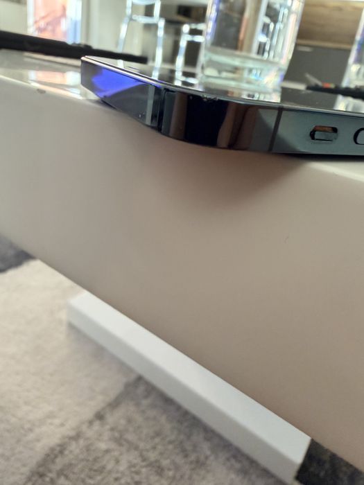 IPhone 12 изключително запазен