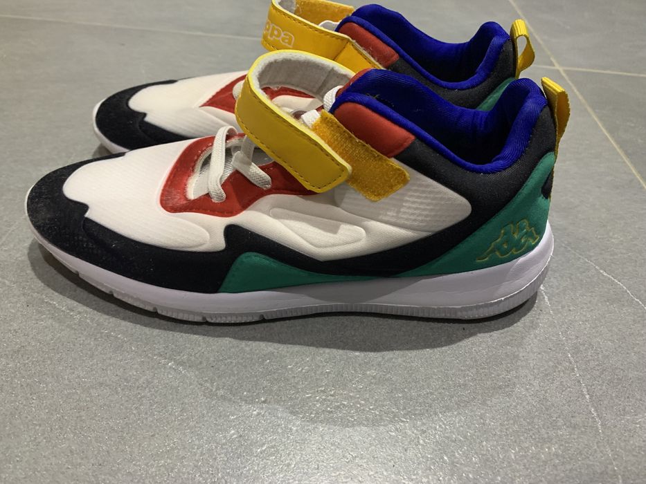 Vând adidasi băieți