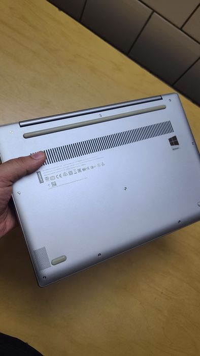 Lenovo IdeaPad — Intel Core i5-7200U | 8GB RAM | 256GB M.2 SSD