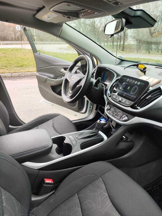 Такси под Аренда към Taxi Me,Chevrolet Volt Plug in Hybryd като чисто нов-65лв/33 евро на ден