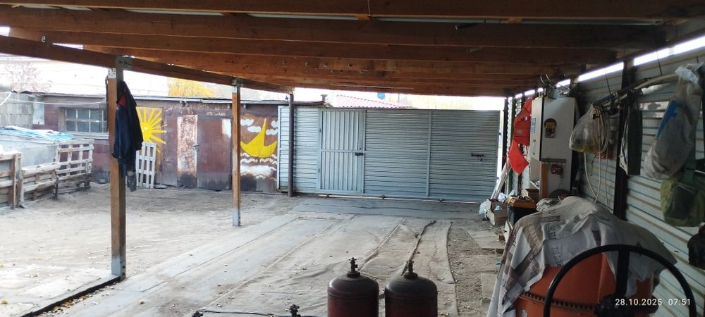 Часть дома. В 20 микрорайоне.