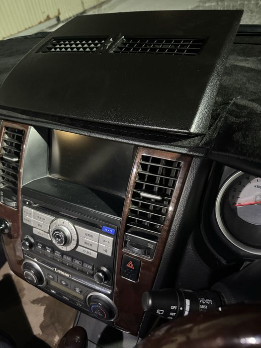 Nissan tiida панель