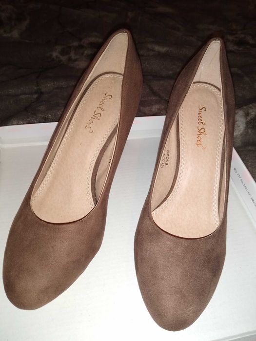 Pantofi maro cu toc nr. 37