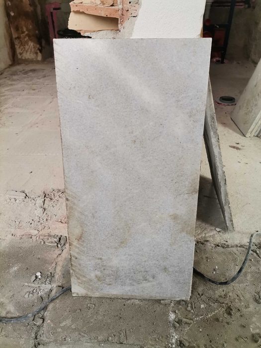 Мраморни плочки 30/60/2 см.  19 броя налични