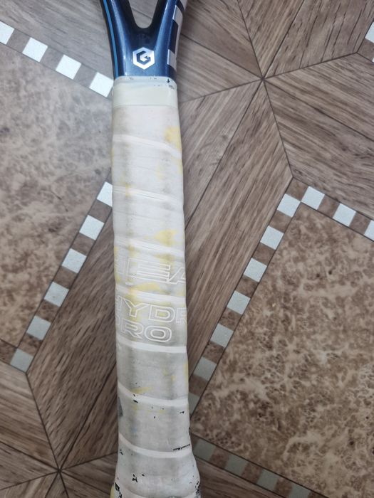 Продам теннисную ракетку