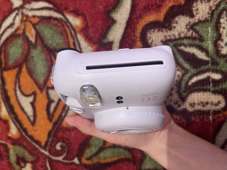 Продам фотоаппарат instax mini
