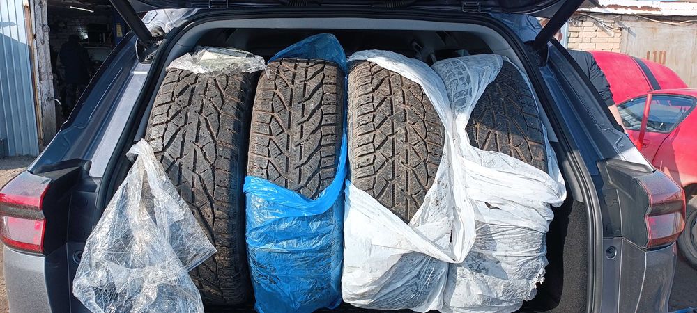 Резина зима 225/60 R18