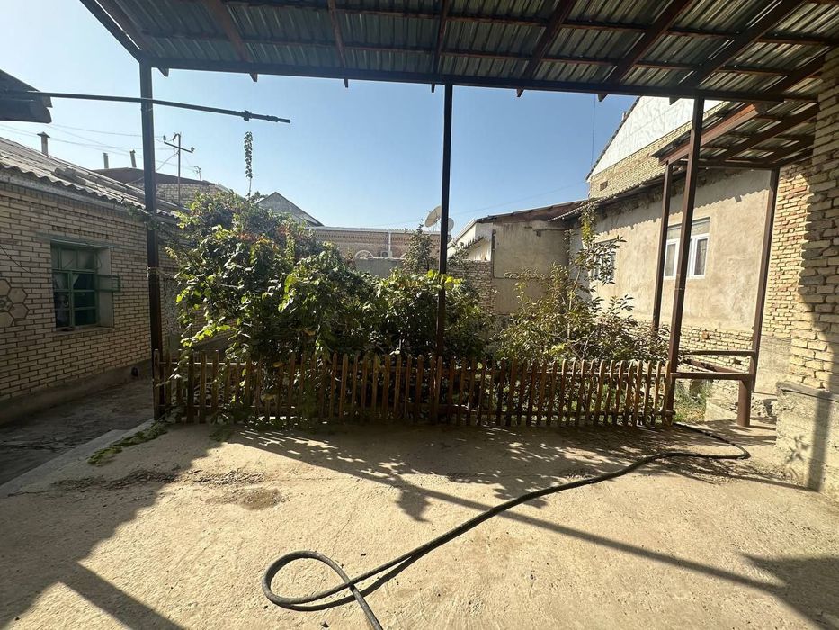 Шахарда ховли сотилади 4.10 сотих