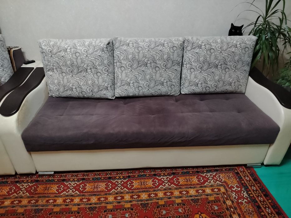 Продам Диван с подушками б/у