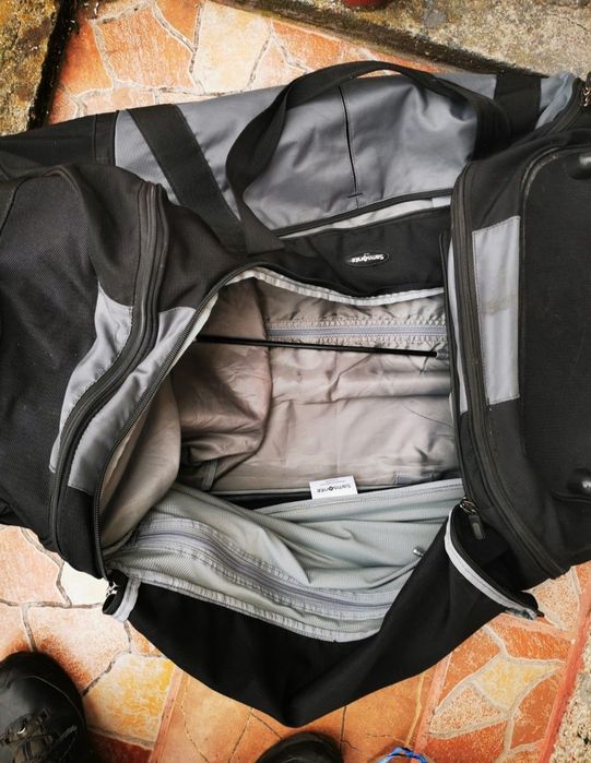 Vând geanta bagaj Samsonite multifuncțională cu roti și mâner telescop