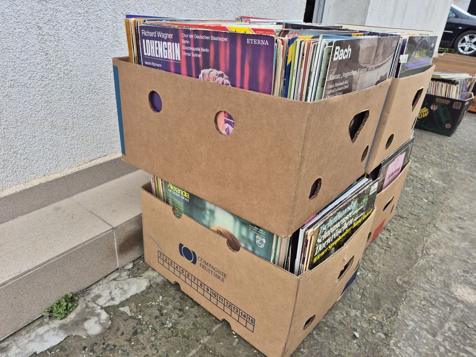 Vând lot  150 de discuri vinil cu muzică clasică mixtă pentru  pick-up