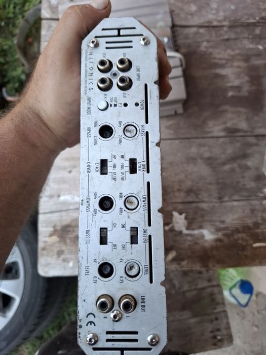Vind 2 amplificatoare auto preț 300