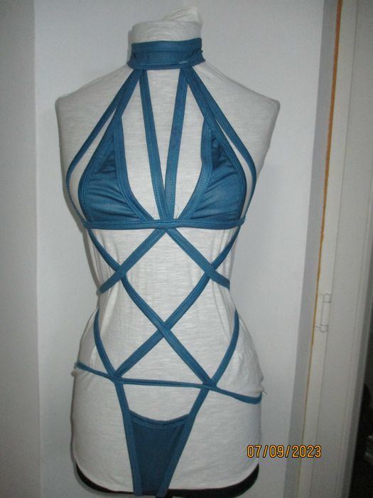 Sexy Bodies  (Stripes albastru si  negru), produs bonus la  livrare