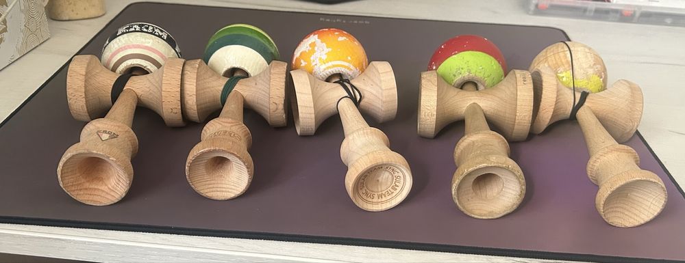 kendama la 100 de lei fiercare