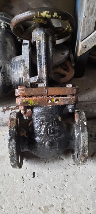 Продам задвижки на 50