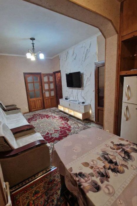 Срочно сдаётся 2 комн. квартира на метро Новза.