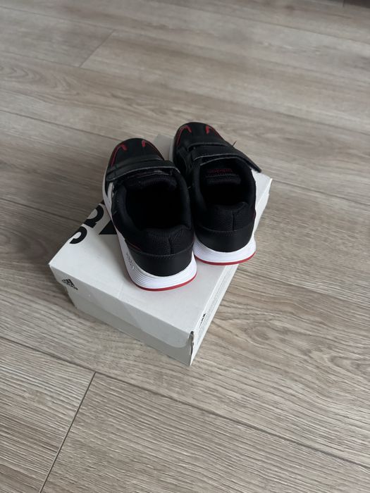Оригинални детски маратонки Adidas - отлични