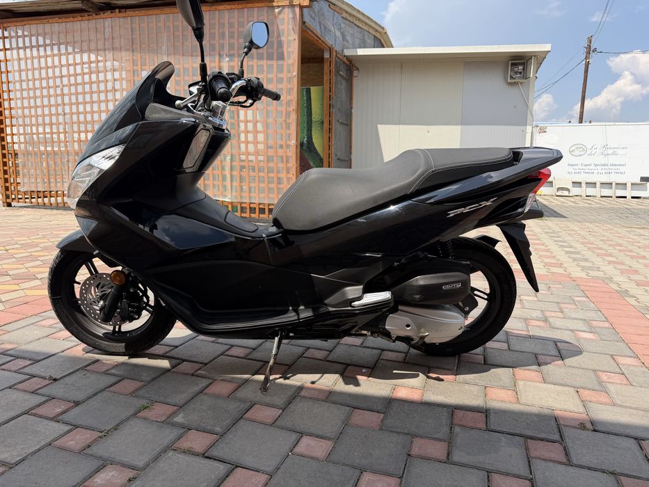 Honda pcx 125 i 2017 ,permis categoria b 5000 km