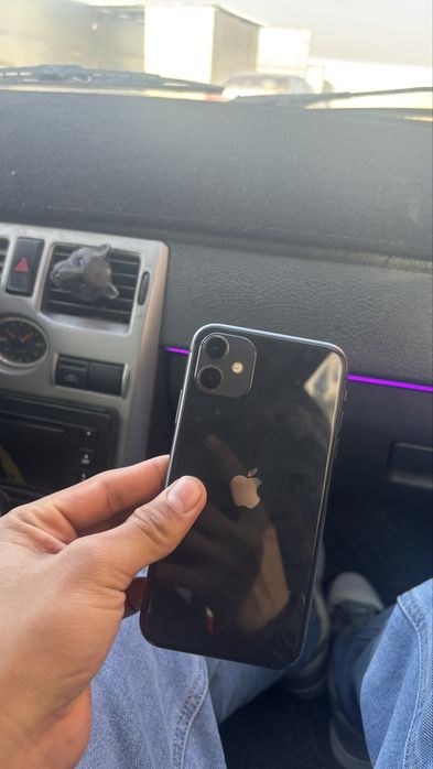 IPhone 11. 64 гигабайт