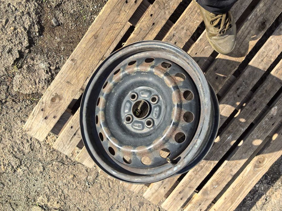 15 цола 4 х 100 мм Тойота / Кия / Хюндай / Сузуки - 5,5 Инча / ЕТ 45