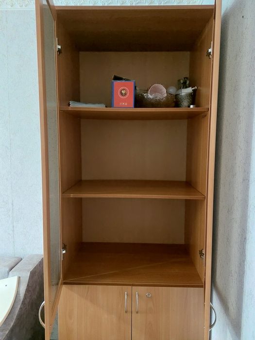 Продам шкаф сервант