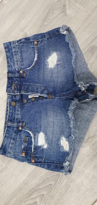 Продаётся джинсы шорты