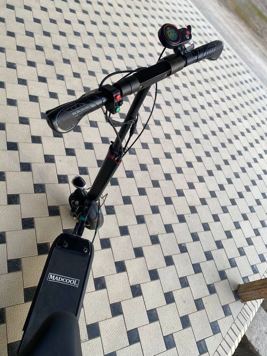 Elektro skuter Madcool 500W sotiladi