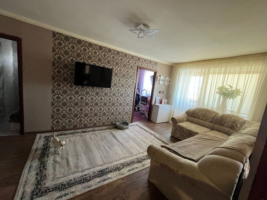 Продам квартиру двух комнатную.