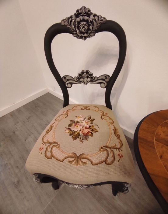 Doua scaune din lemn masiv, Shabby chic