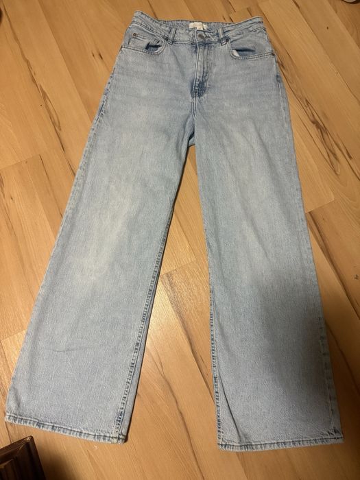 Дънки с широки крачоли .