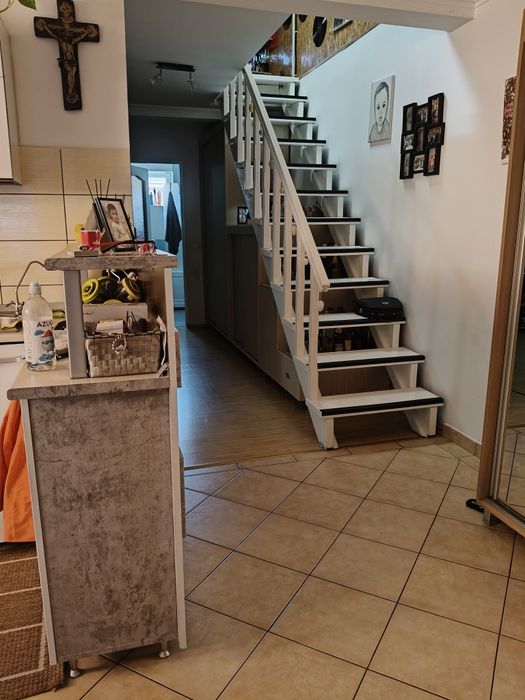 Vând apartament.