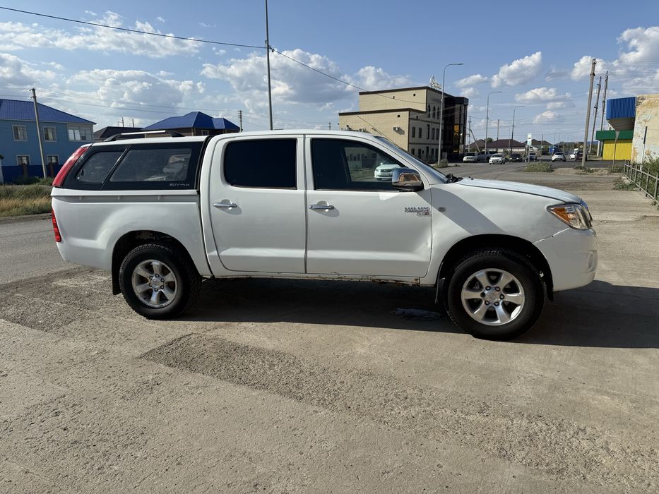 Продам хайлюкс 2006г