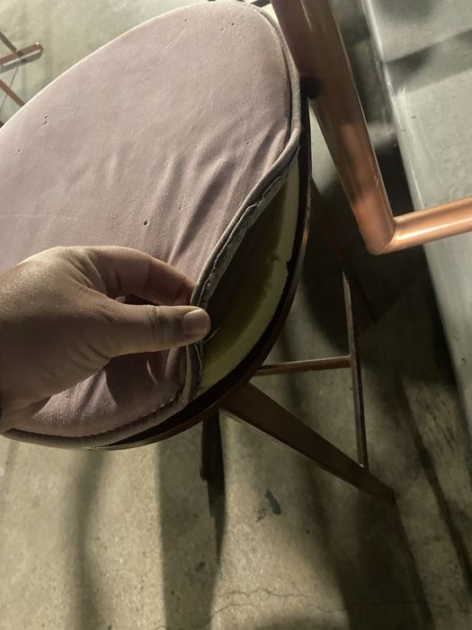 27бр. Поръчкови бар столове.