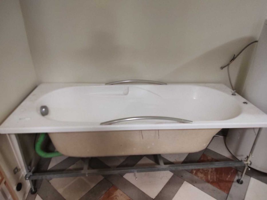 Вана, материал стъклопласт, с облегалка за главата