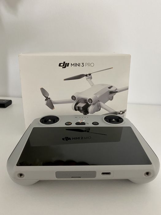 Drona DJI Mini 3 Pro cu Controller Smart