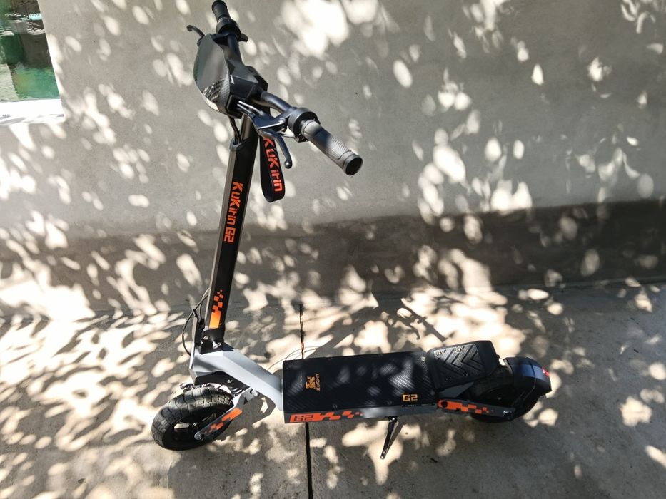 Vând trotineta electrica kukirin g2