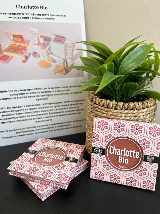 Натурален грим Charlotte Bio - палитра за лице, сенки, руж, хайлайтър, контур и бронзер, гланц за устни, молив за устни