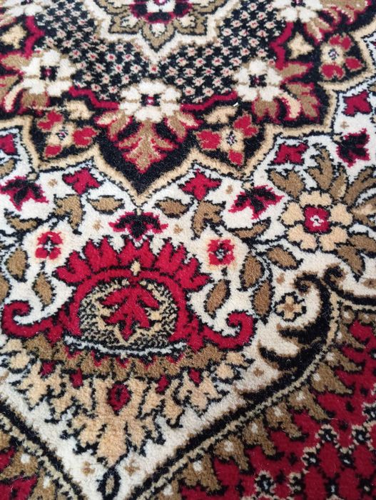 Прекрасен килим нов вълна