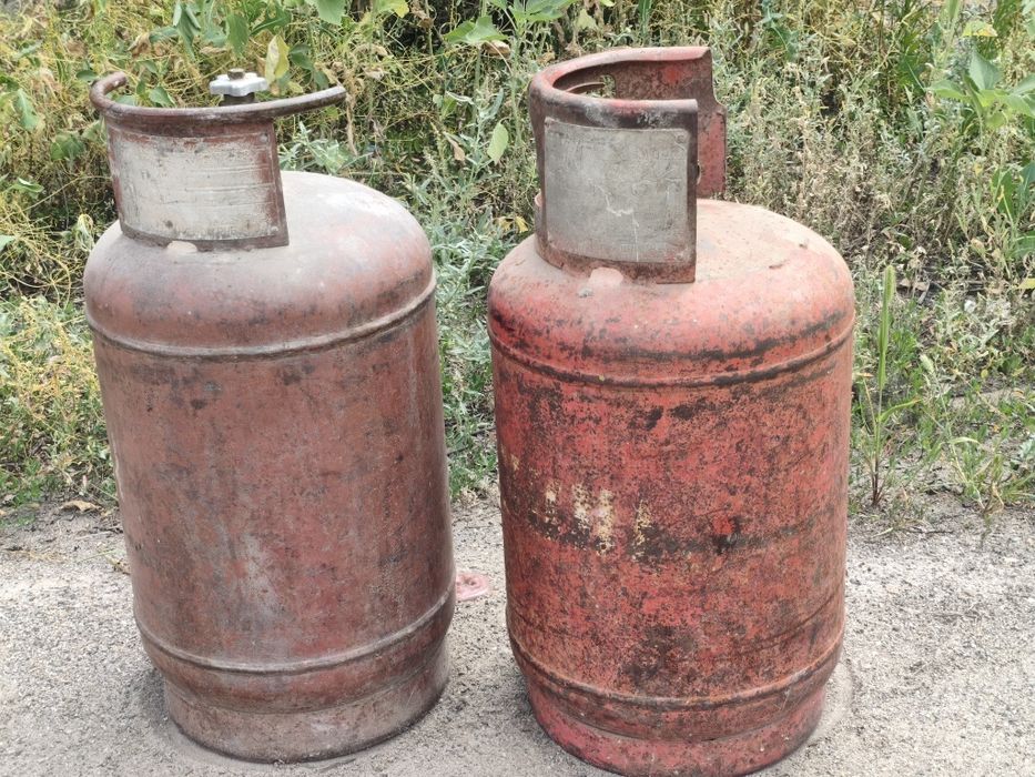 Продам газовые баллоны два штуки