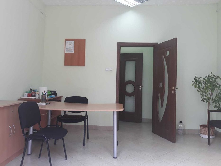 dau in chirie spatiu comercial in Salonta peste drum de hotel Slavia