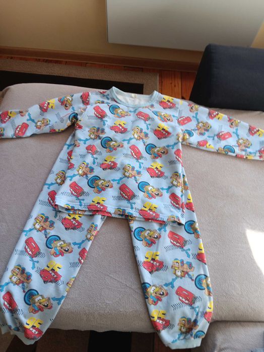 Продавам детски дрехи за момче